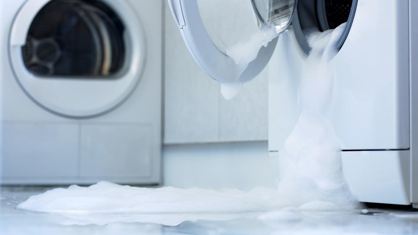 washer-leaking-water-from-underneath_0bfee913-0e08-4cc9-a33c-a18f43009cd1.jpg